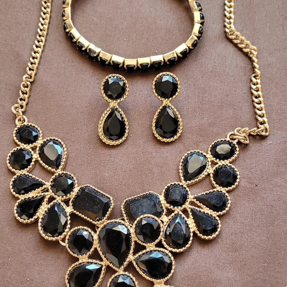 Costume jewelry, gold plated set